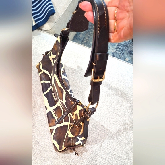 Dooney & Bourke Giraffe Print Large Handbag Unusual Style - Picture 3 of 11